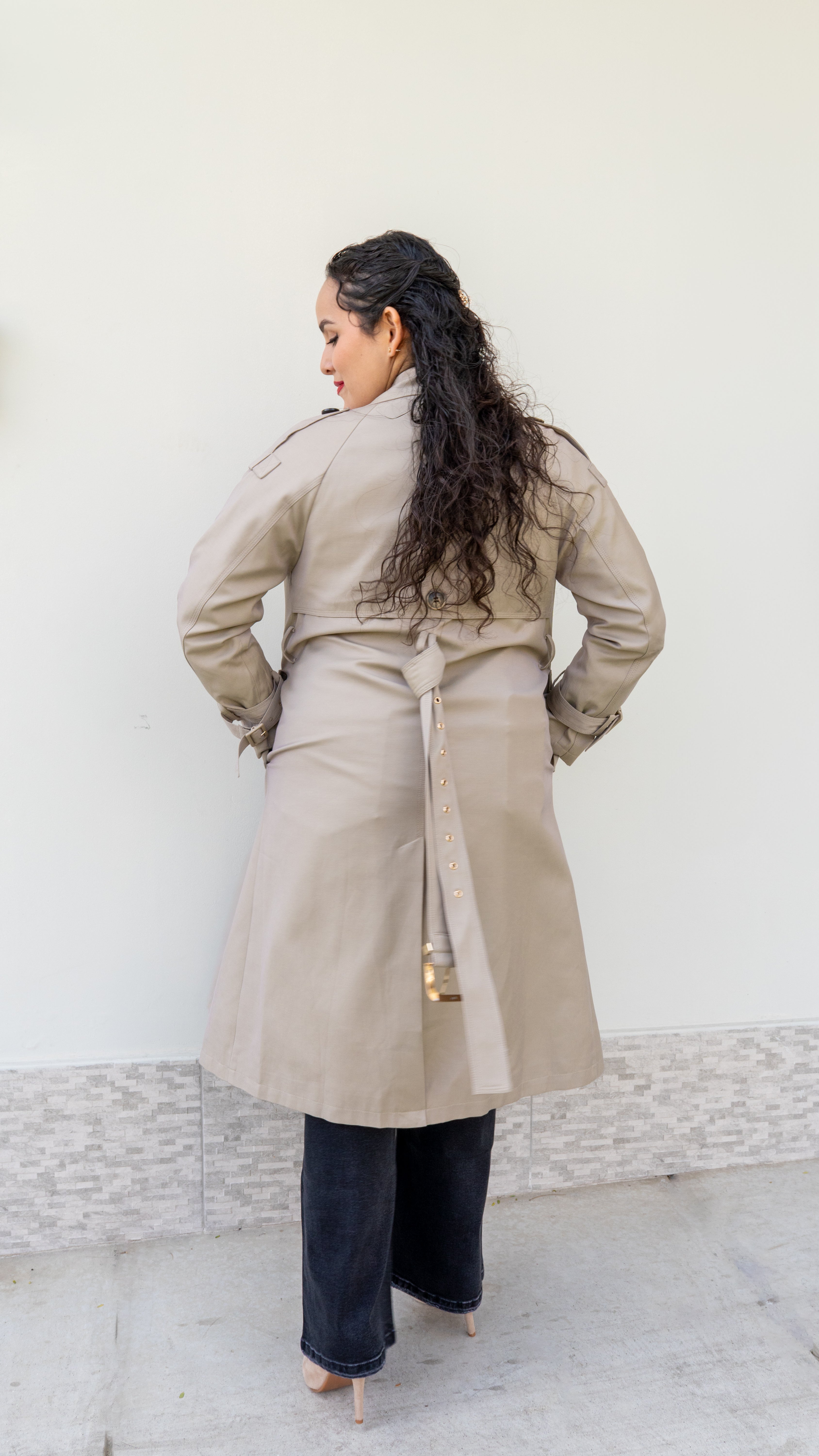 Gabardina larga cinturón dorado